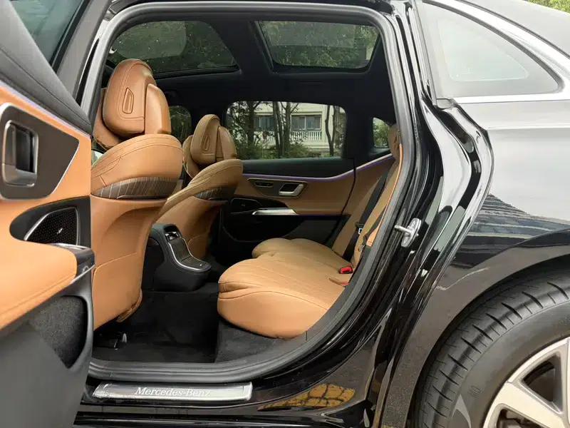 Mercedes-Benz E-Class 2024 E 300 L Fashion Sedan — миниатюра 13
