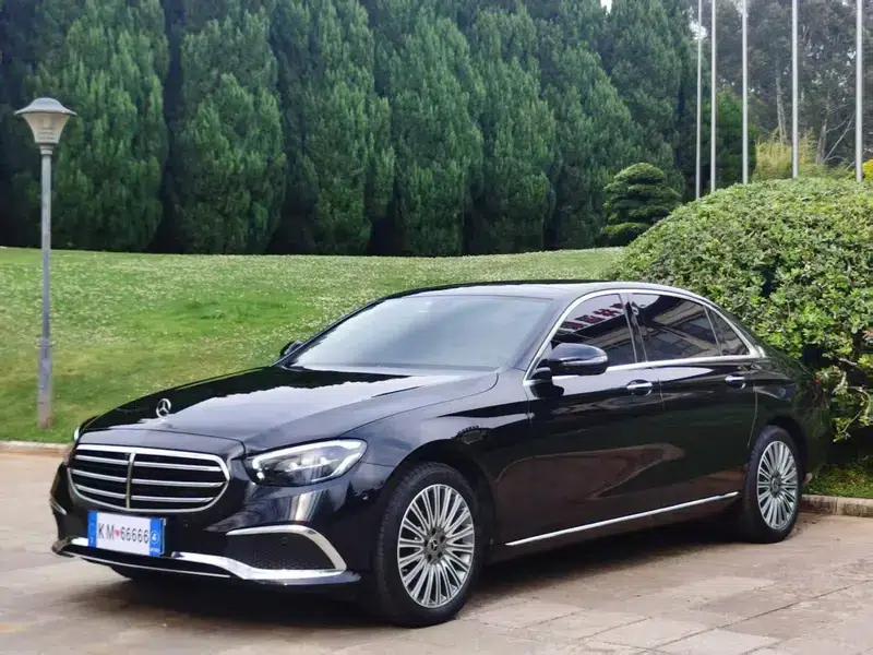 Mercedes-Benz E-Class 2023 Facelift E 300 L Fashion Sedan — миниатюра 1