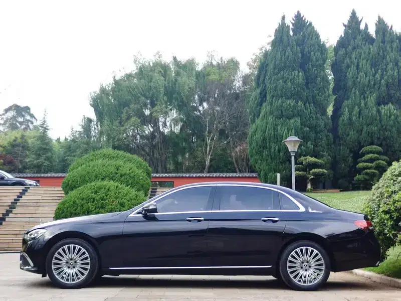 Mercedes-Benz E-Class 2023 Facelift E 300 L Fashion Sedan — миниатюра 4