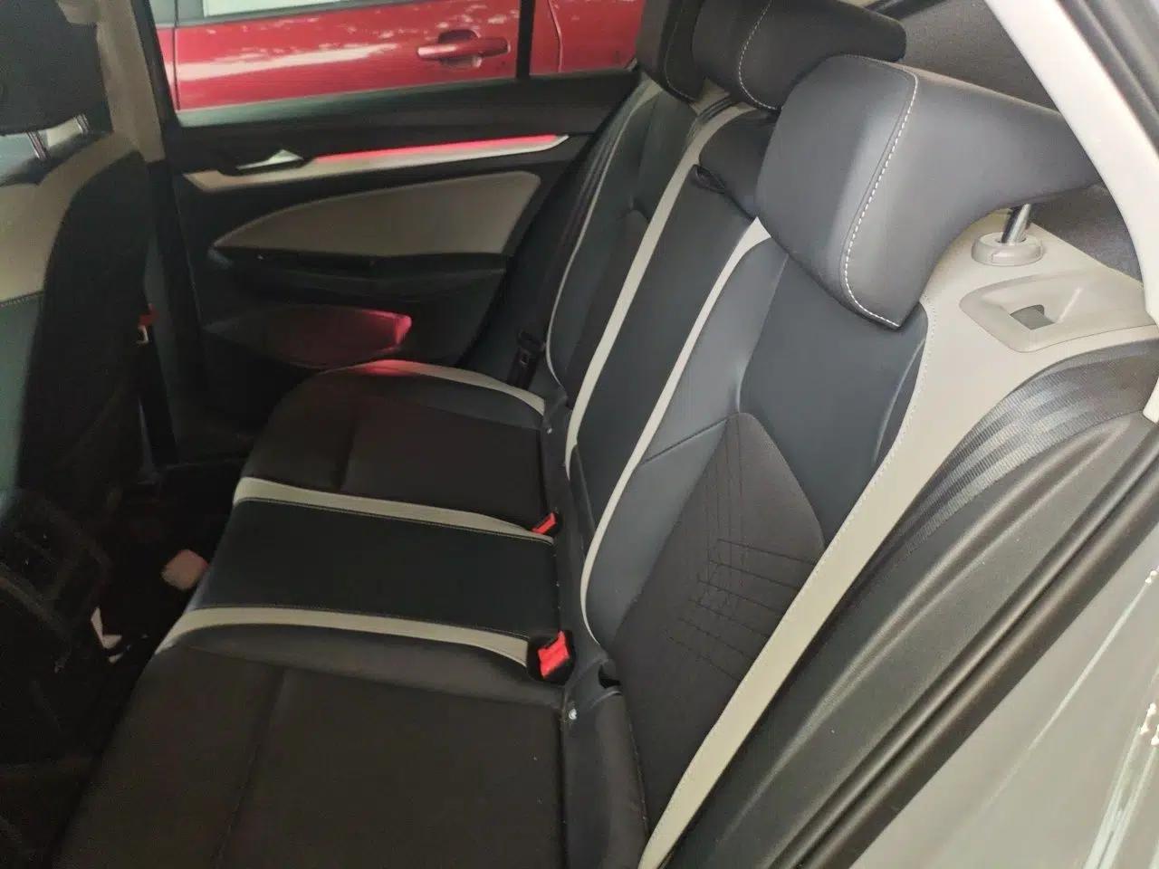 Volkswagen Golf 2023 Facelift 280TSI DSG Pro — миниатюра 17