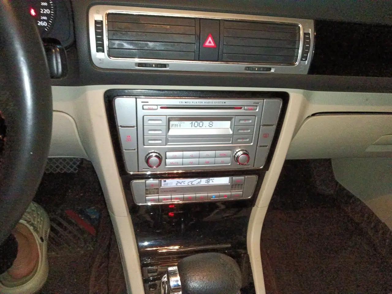 Volkswagen Passat 2011 1.8T Automatic Luxury Model — миниатюра 13