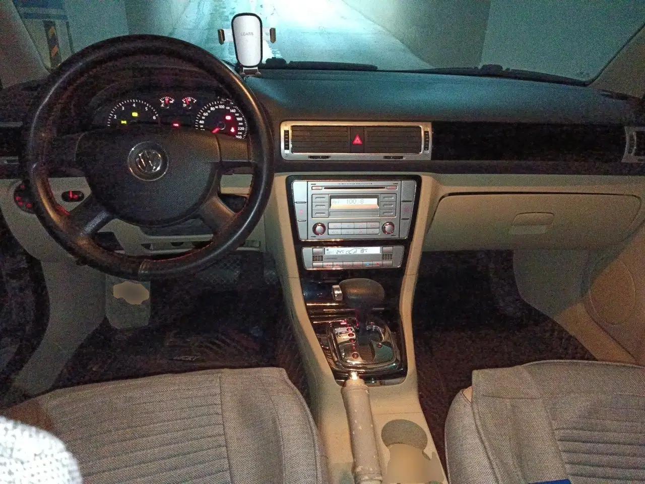 Volkswagen Passat 2011 1.8T Automatic Luxury Model — миниатюра 9