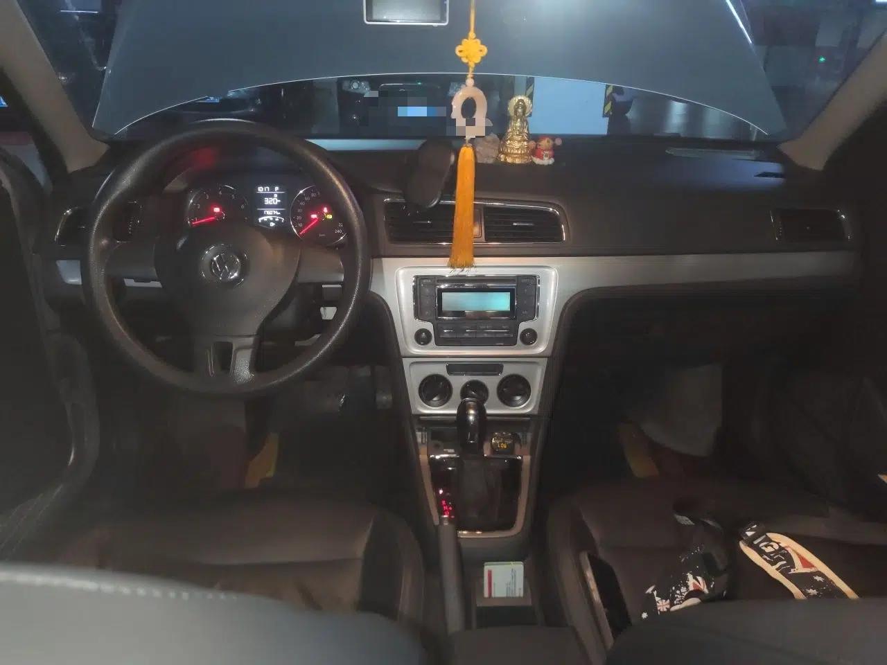 Volkswagen Lavida 2013 1.6L Automatic Comfort Edition — миниатюра 9