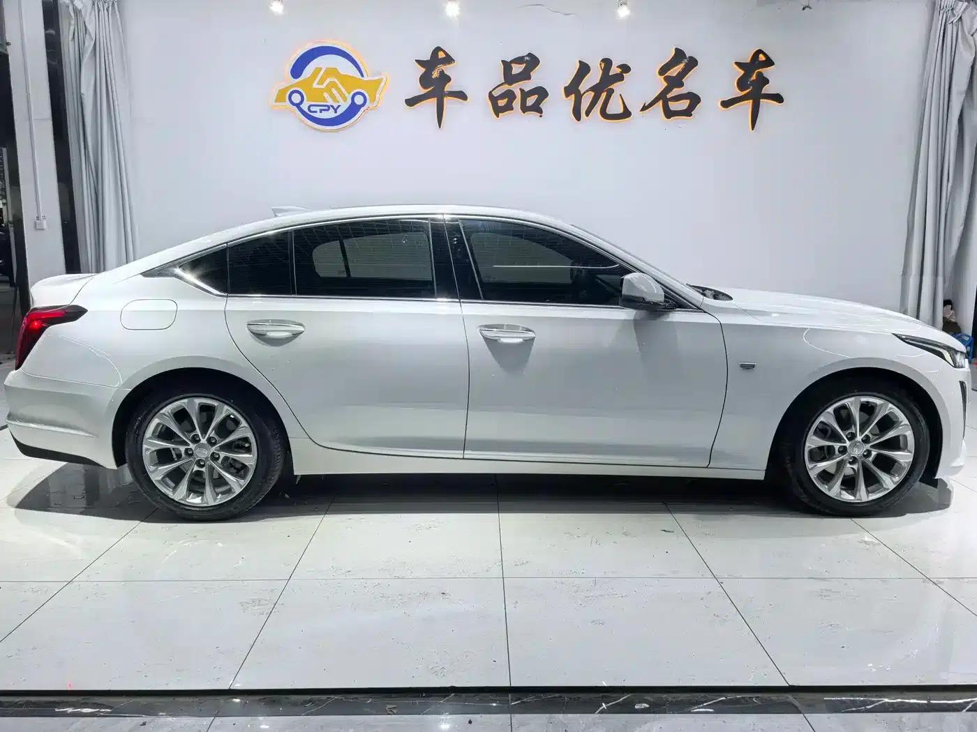 2022 Cadillac CT5 28T Luxury — миниатюра 4