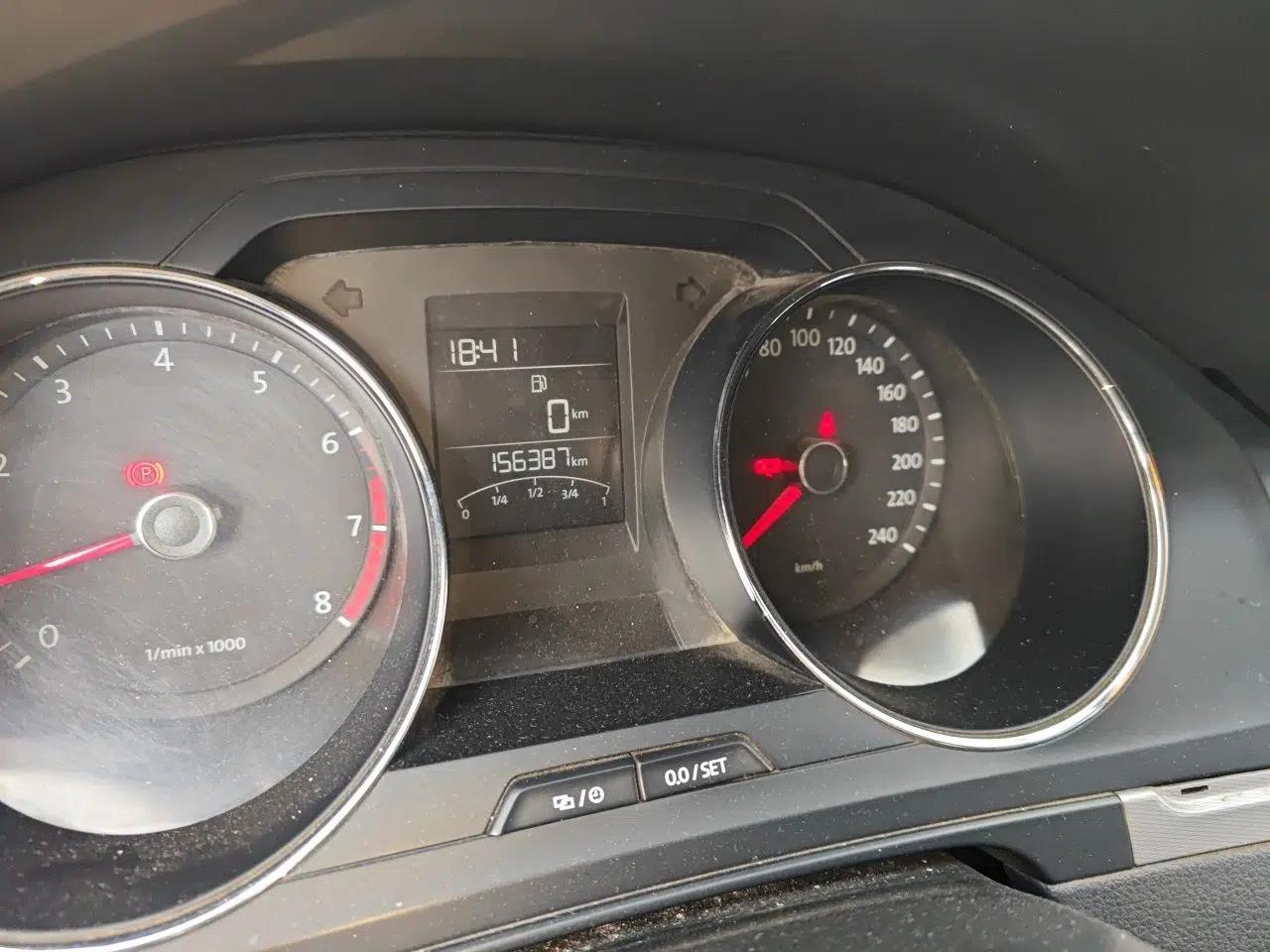 Volkswagen Bora 2015 Value Edition 1.6L Manual Fashionable Style — миниатюра 12