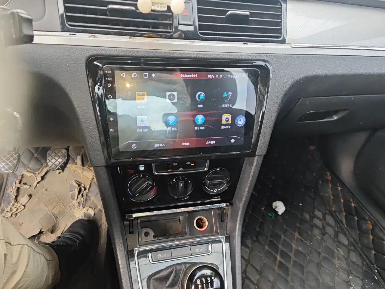 Volkswagen Bora 2015 Value Edition 1.6L Manual Fashionable Style — миниатюра 13