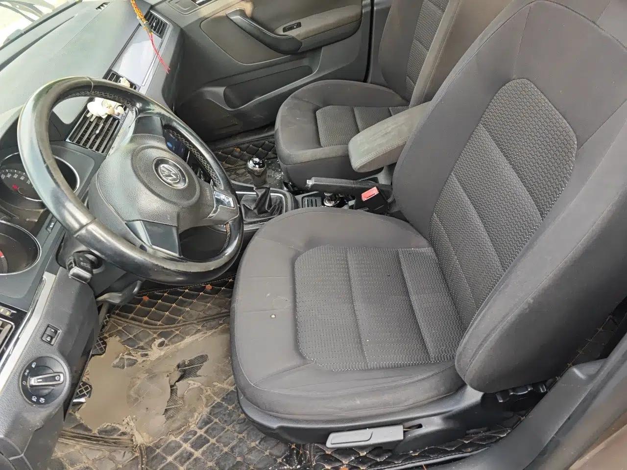 Volkswagen Bora 2015 Value Edition 1.6L Manual Fashionable Style — миниатюра 15