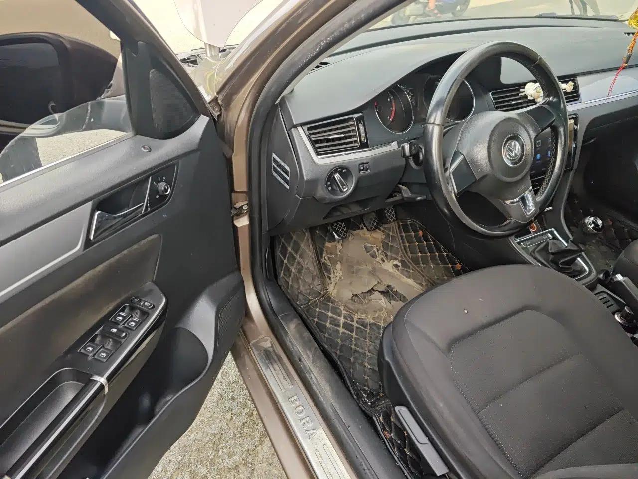 Volkswagen Bora 2015 Value Edition 1.6L Manual Fashionable Style — миниатюра 16
