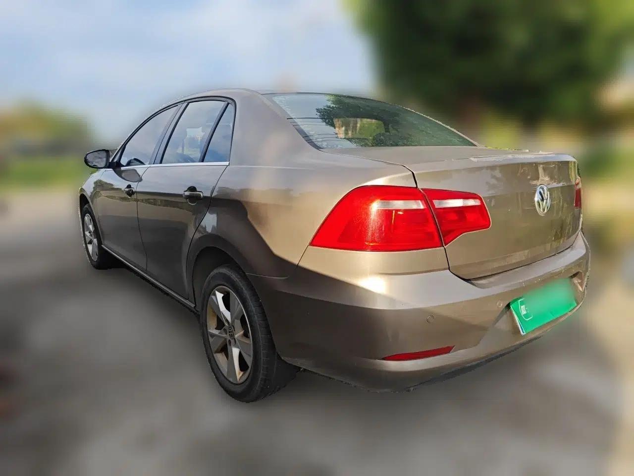 Volkswagen Bora 2015 Value Edition 1.6L Manual Fashionable Style — миниатюра 4