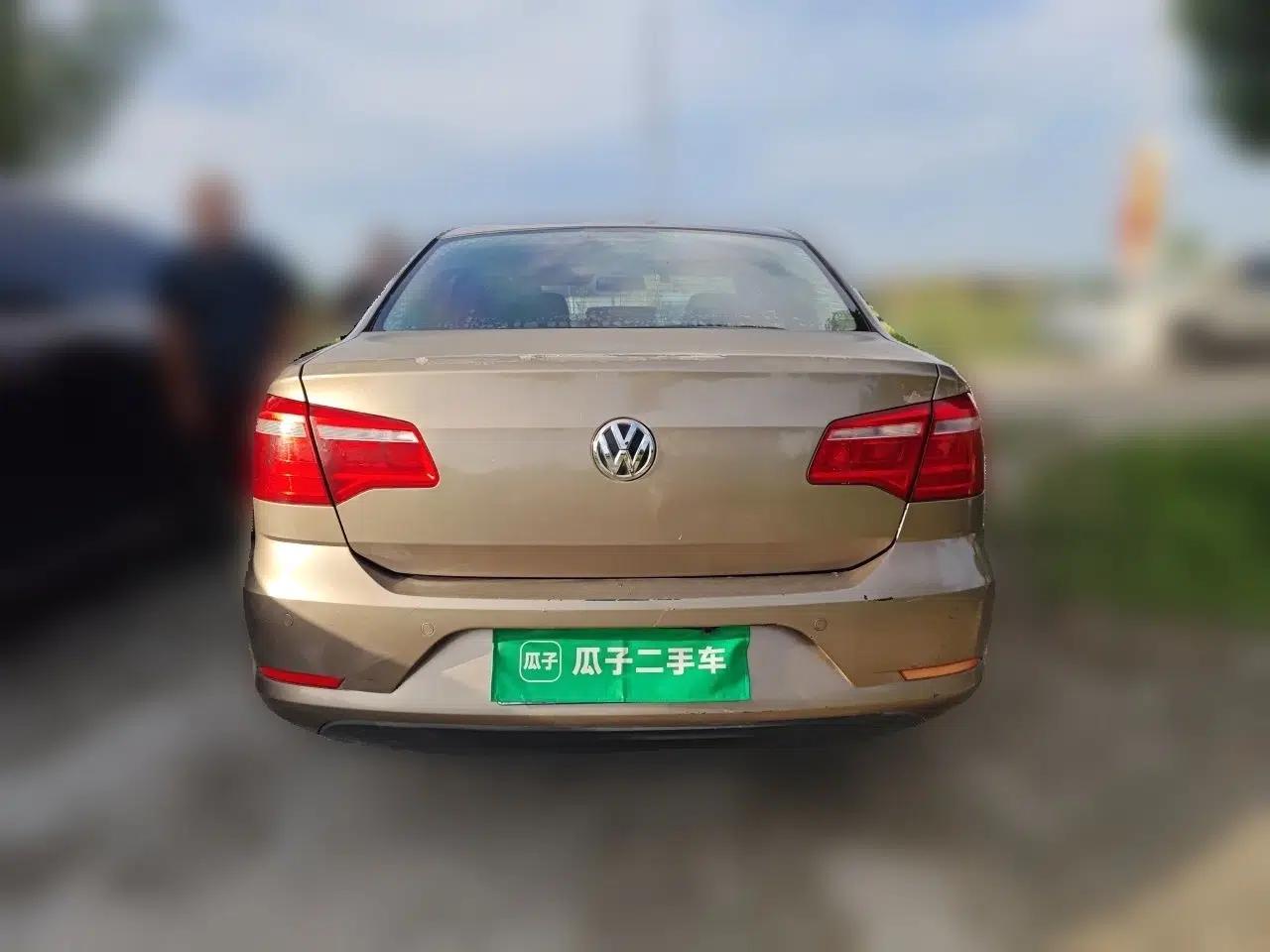Volkswagen Bora 2015 Value Edition 1.6L Manual Fashionable Style — миниатюра 5
