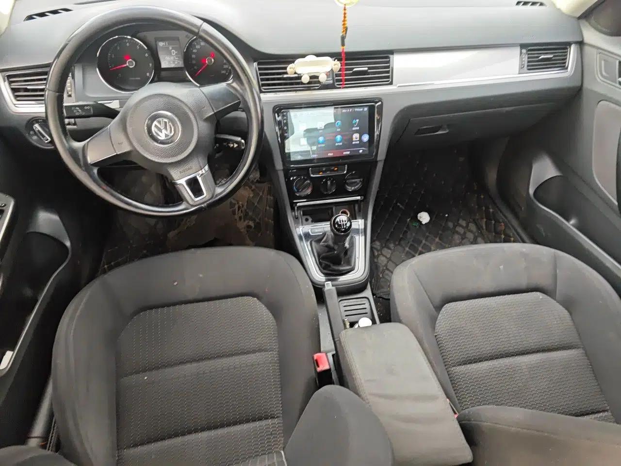 Volkswagen Bora 2015 Value Edition 1.6L Manual Fashionable Style — миниатюра 9
