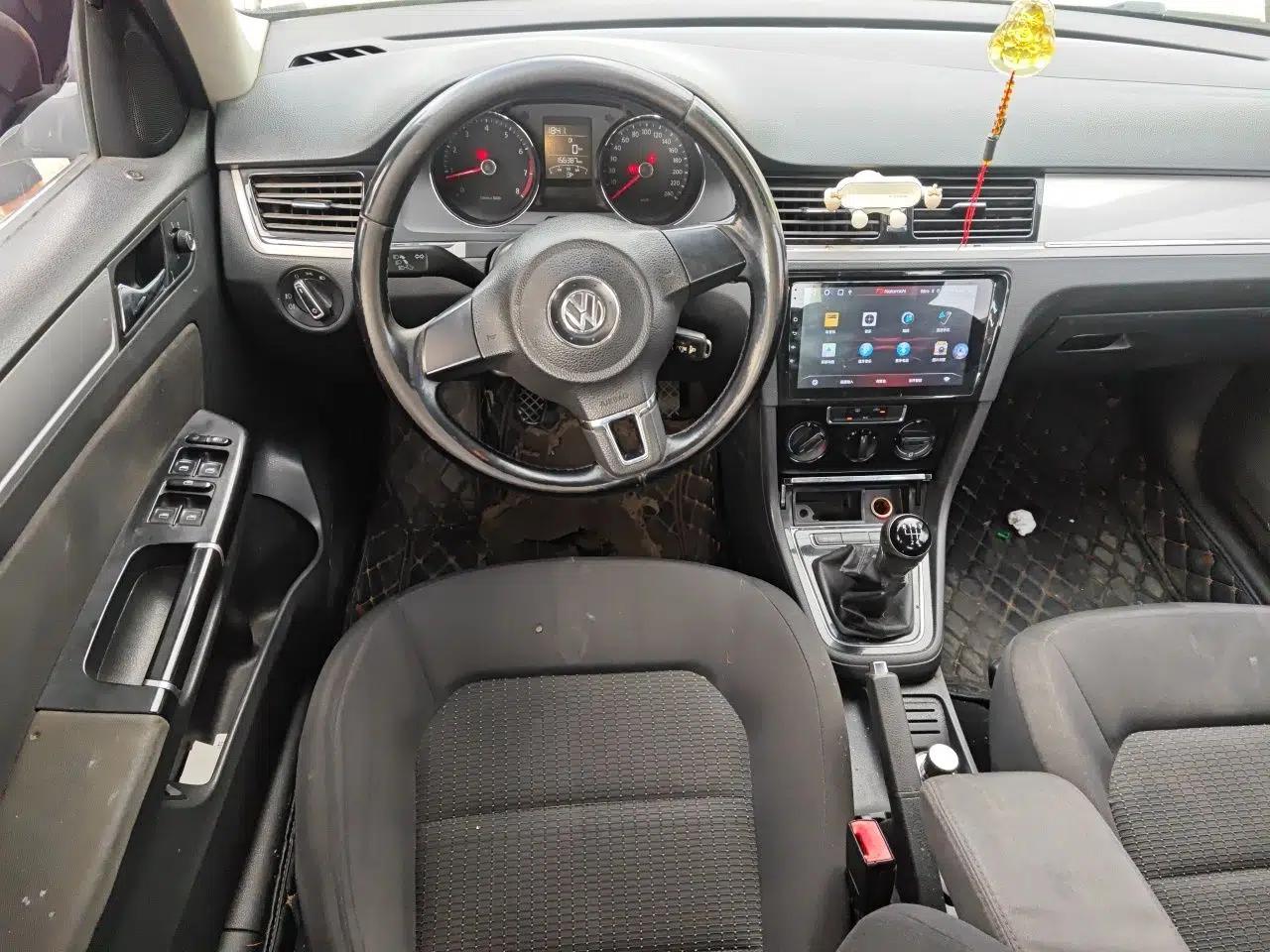Volkswagen Bora 2015 Value Edition 1.6L Manual Fashionable Style — миниатюра 10