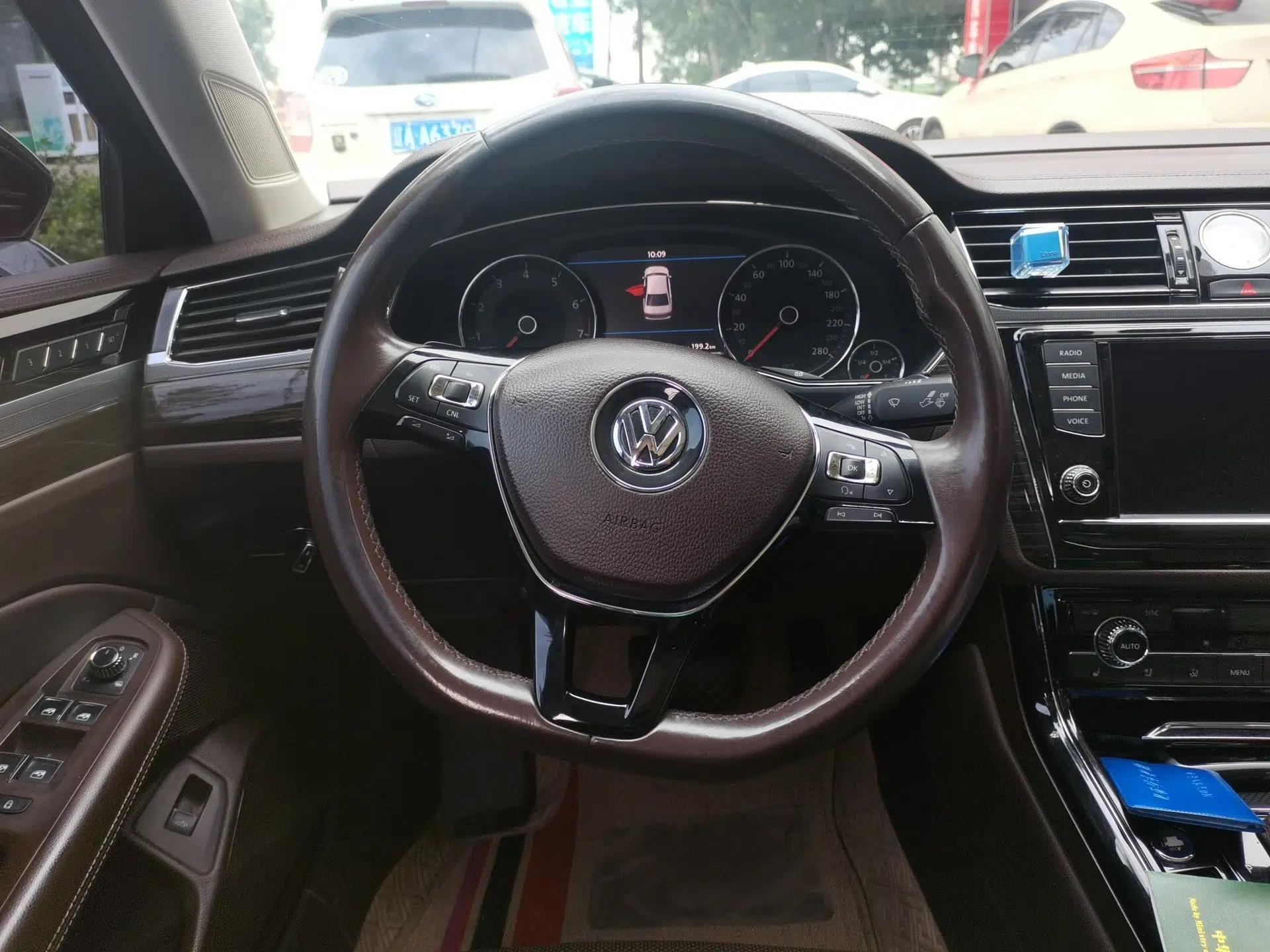 Volkswagen Phideon 2016 380TSI Two-Wheel-Drive Supreme Edition — миниатюра 10