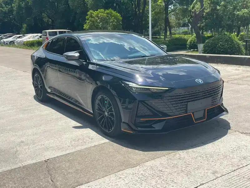 Changan UNI-V 2023 1.5T Sport Edition — миниатюра 3