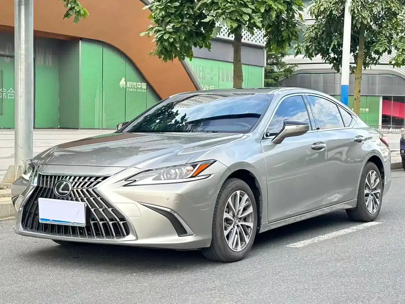 Lexus ES 2023 200 Premium Edition — миниатюра 1