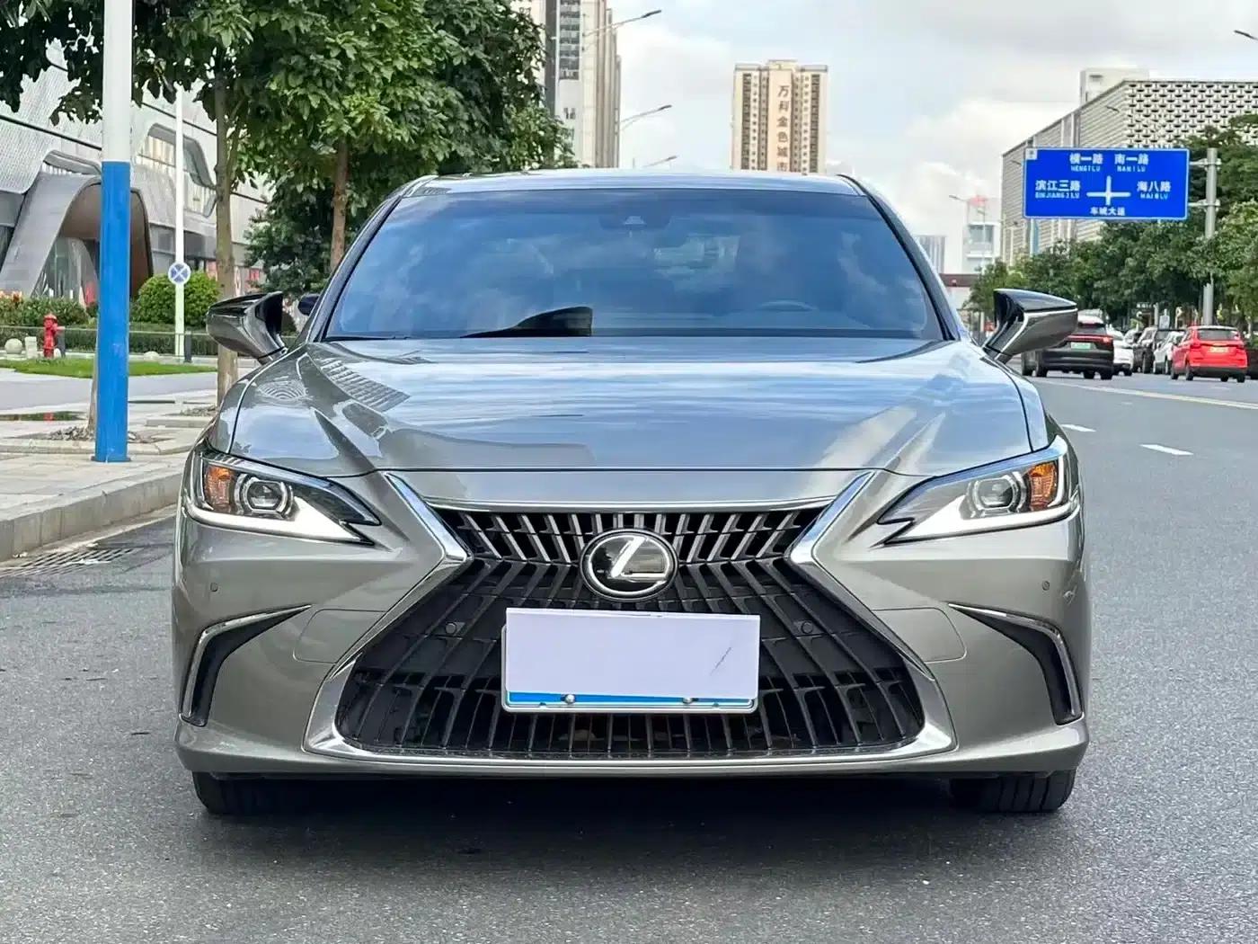Lexus ES 2023 200 Premium Edition — миниатюра 2