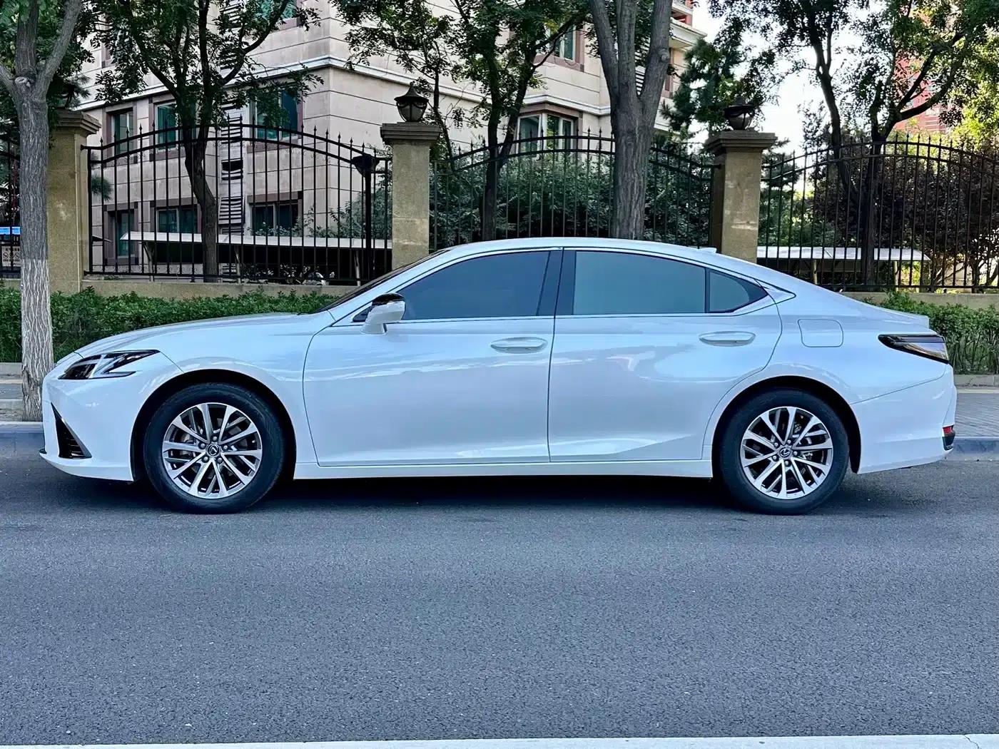 Lexus ES 2025 200 Premium Edition — миниатюра 3