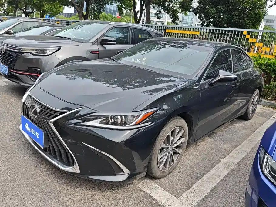 Lexus ES 2022 300h Premium Edition — миниатюра 1