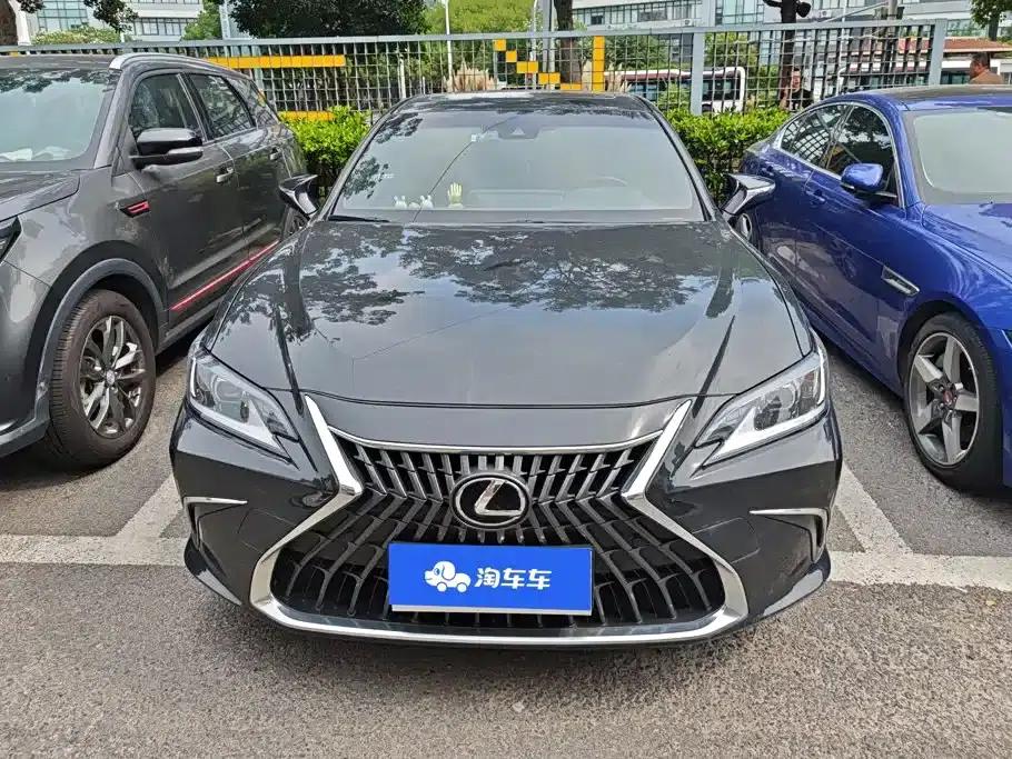 Lexus ES 2022 300h Premium Edition — миниатюра 2