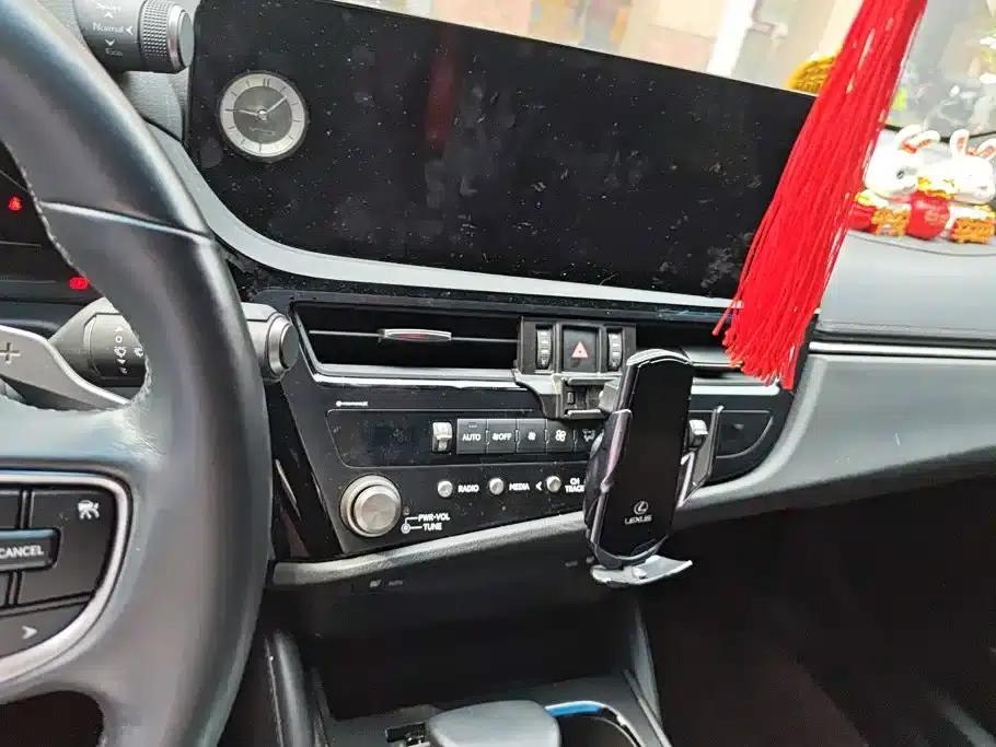Lexus ES 2022 300h Premium Edition — миниатюра 13