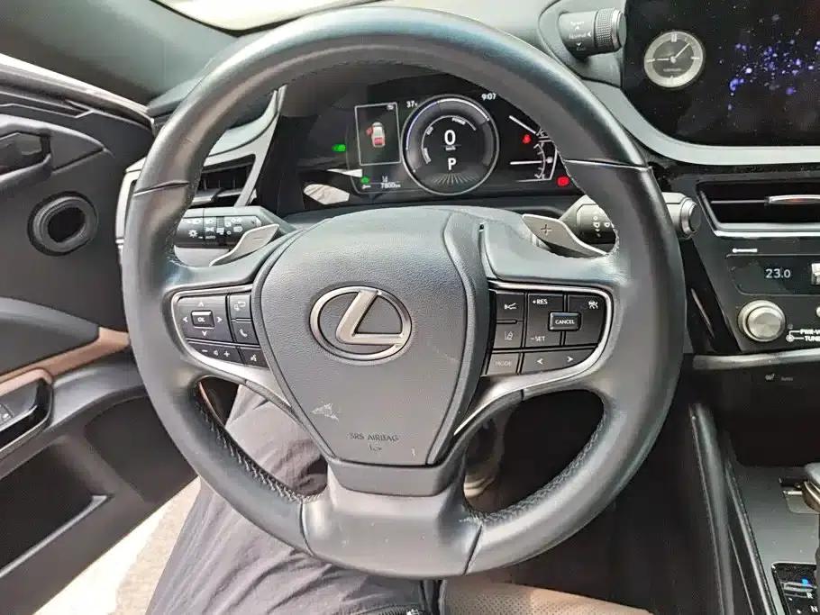 Lexus ES 2022 300h Premium Edition — миниатюра 15