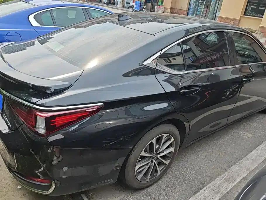 Lexus ES 2022 300h Premium Edition — миниатюра 3