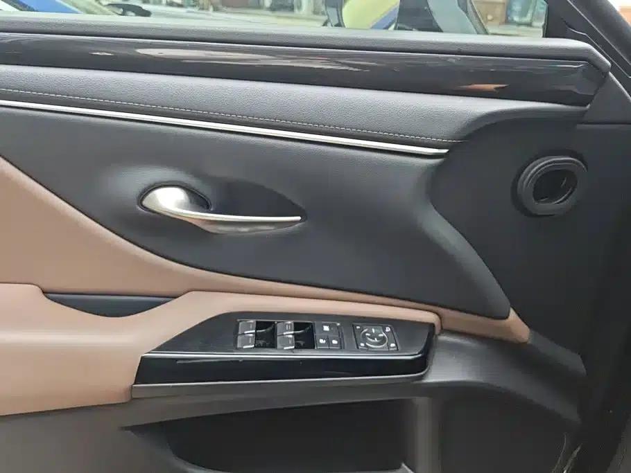 Lexus ES 2022 300h Premium Edition — миниатюра 7