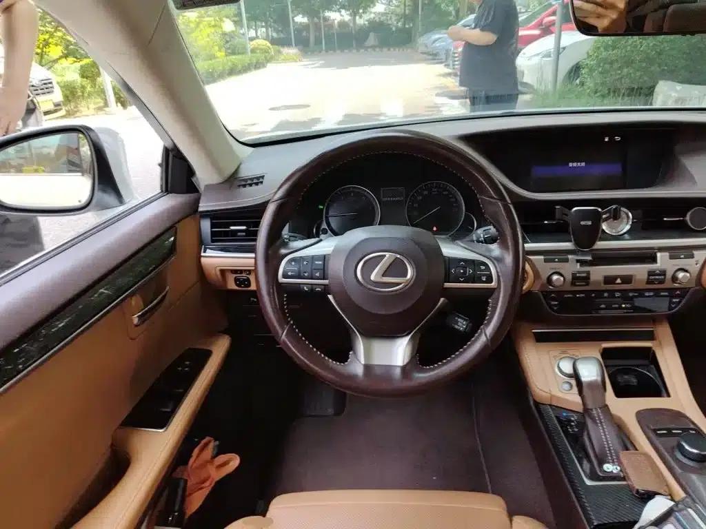 Lexus ES 2015 200 Elite Edition — миниатюра 3