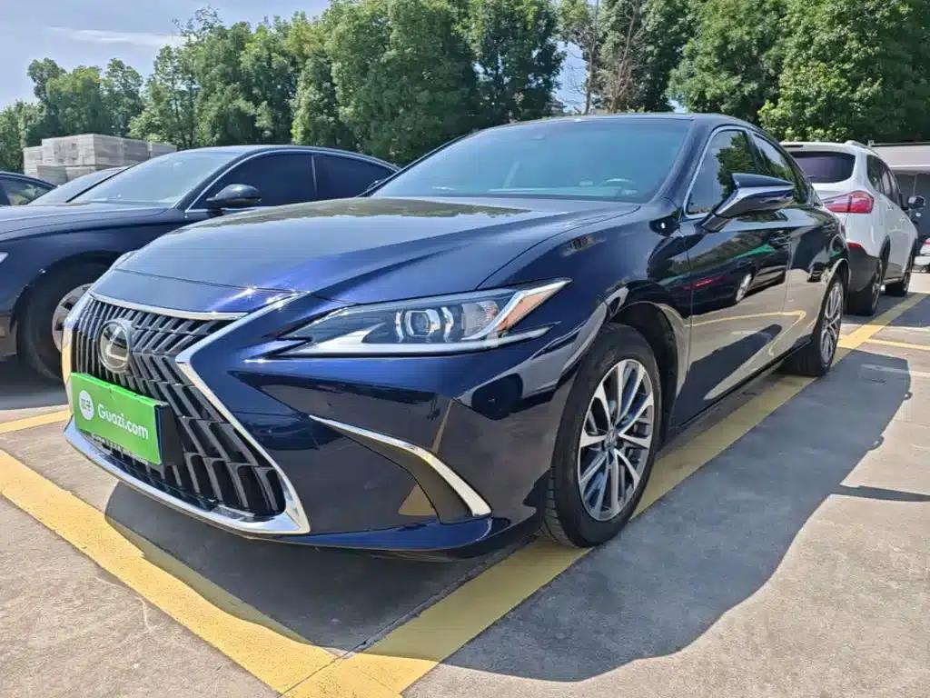 Lexus ES 2023 200 Premium Edition — миниатюра 1