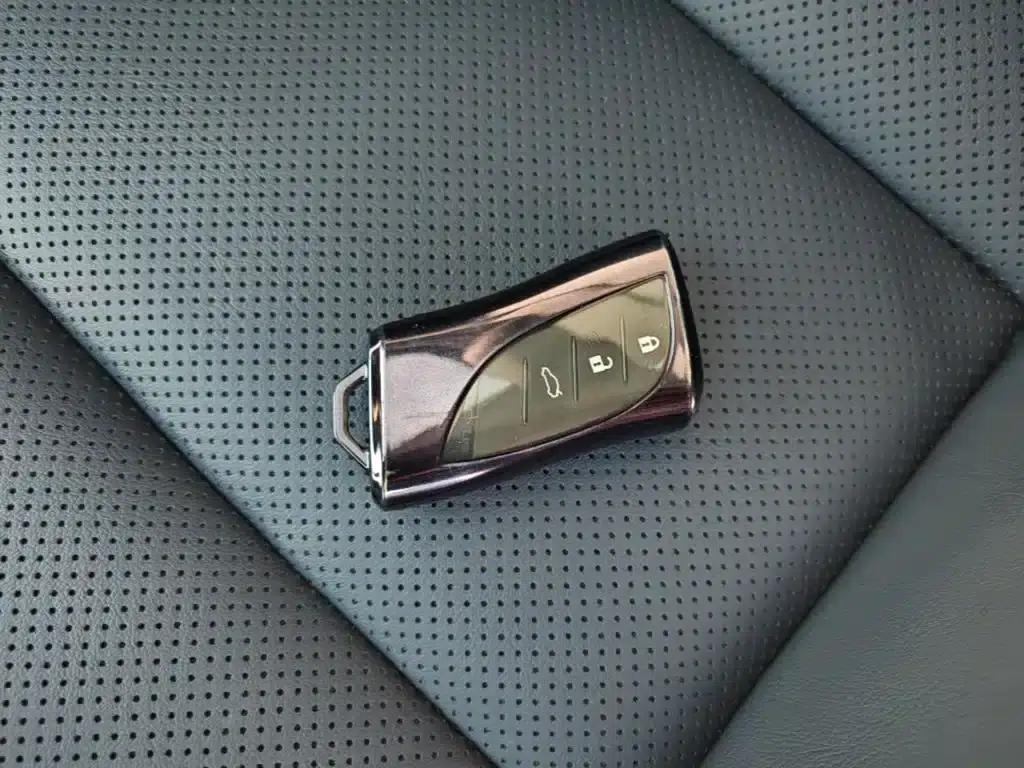 Lexus ES 2023 200 Premium Edition — миниатюра 9