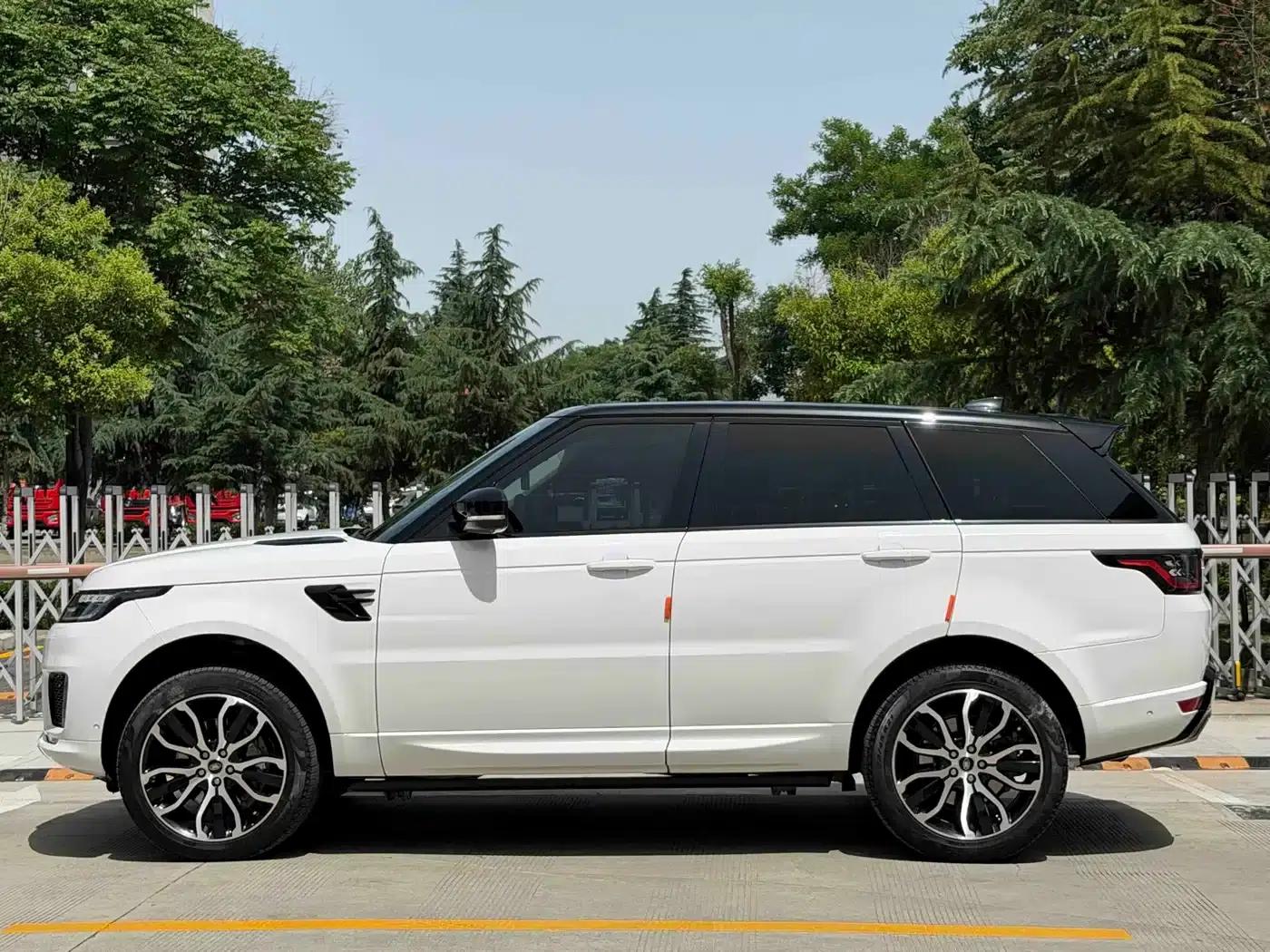 Range Rover Sport 2021 3.0 L6 Black Edition — миниатюра 12