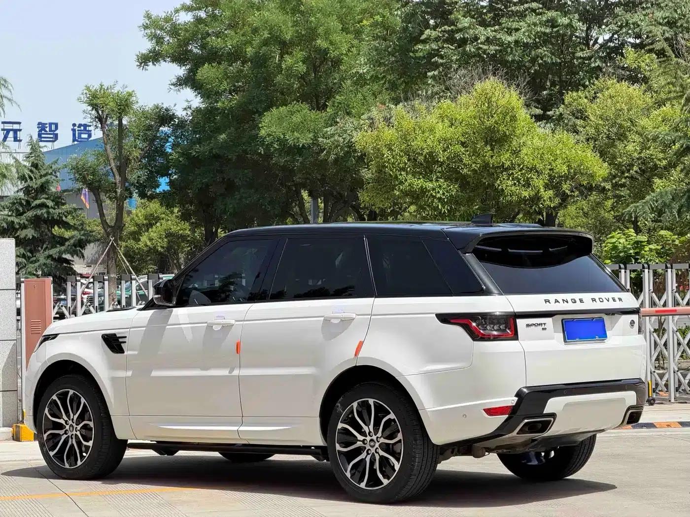 Range Rover Sport 2021 3.0 L6 Black Edition — миниатюра 13
