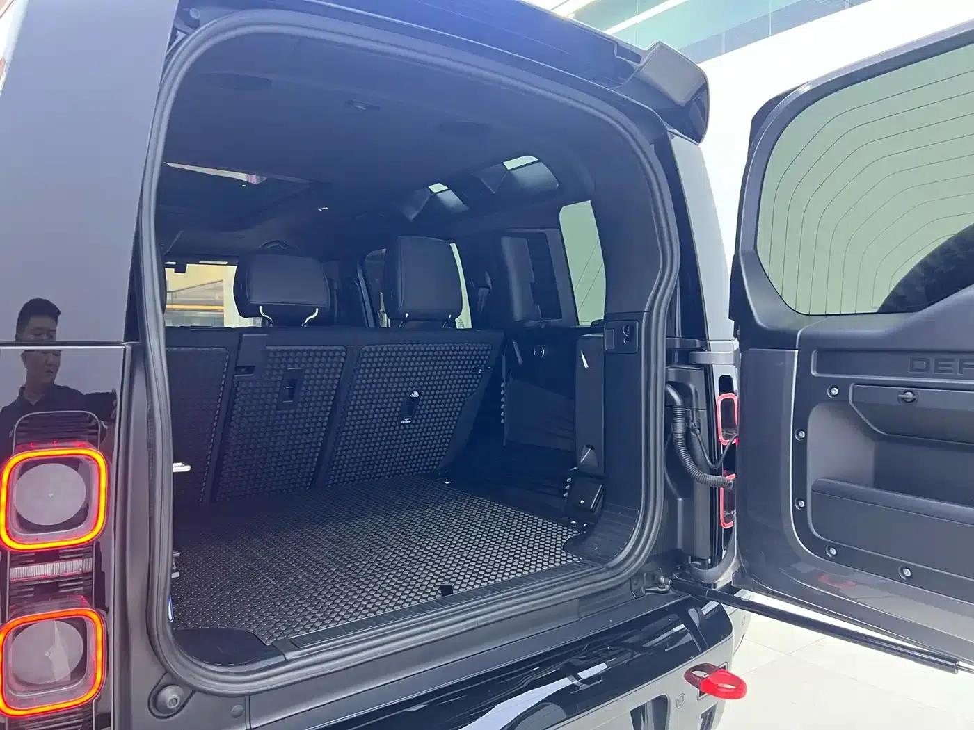 2024 Land Rover Defender 110 3.0T P400 X — миниатюра 20