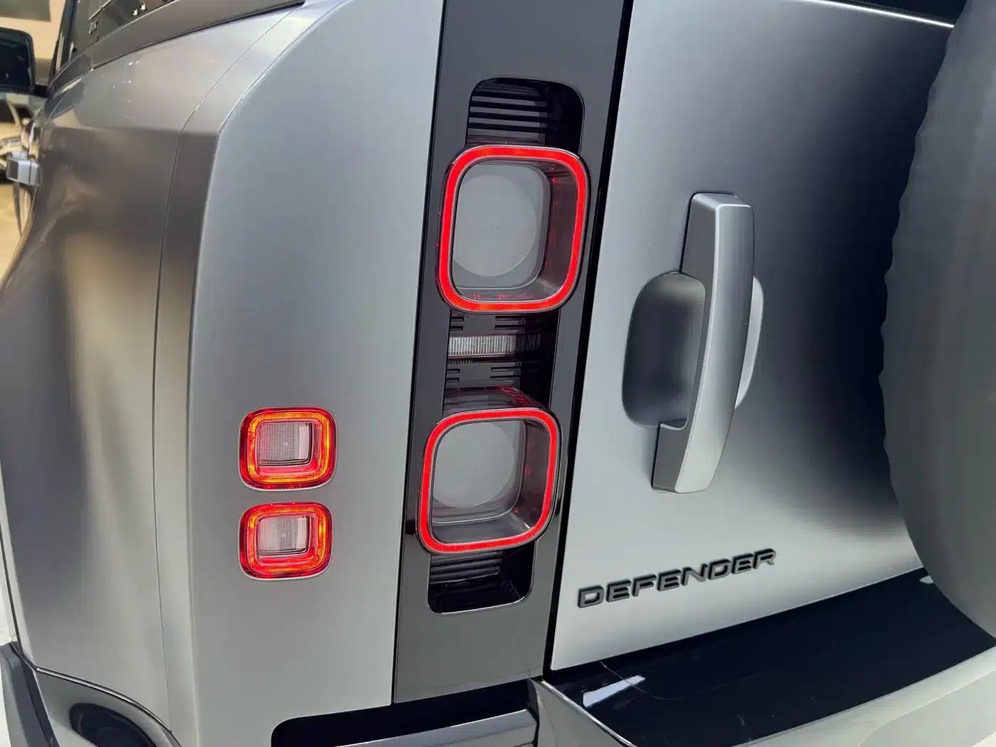 2024 Land Rover Defender 110 3.0T P400 X — миниатюра 8