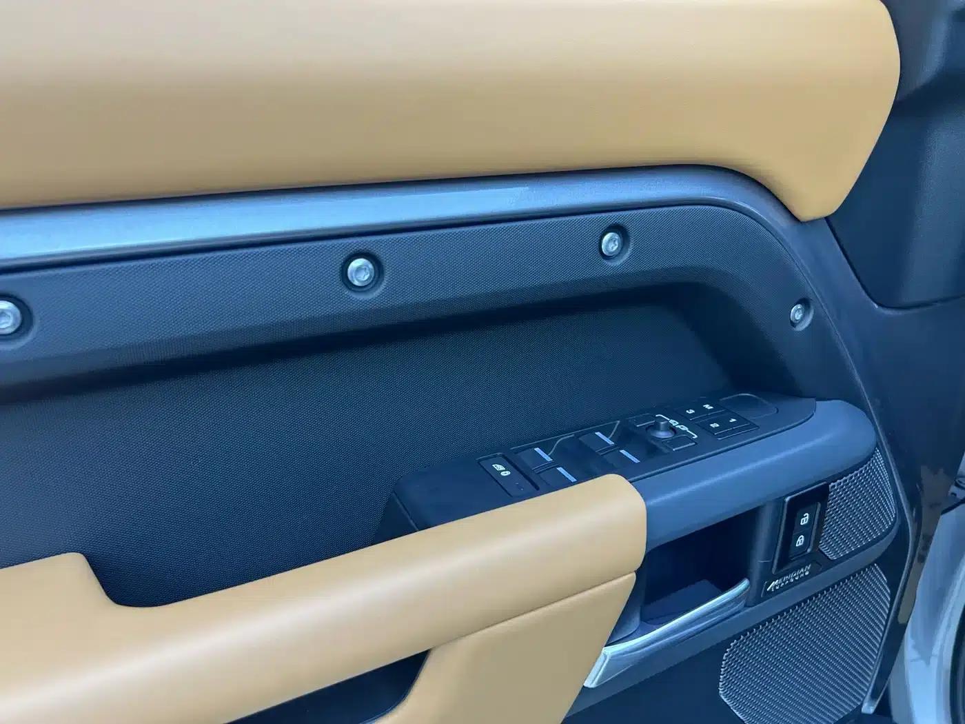 2024 Land Rover Defender 110 3.0T P400 X — миниатюра 9