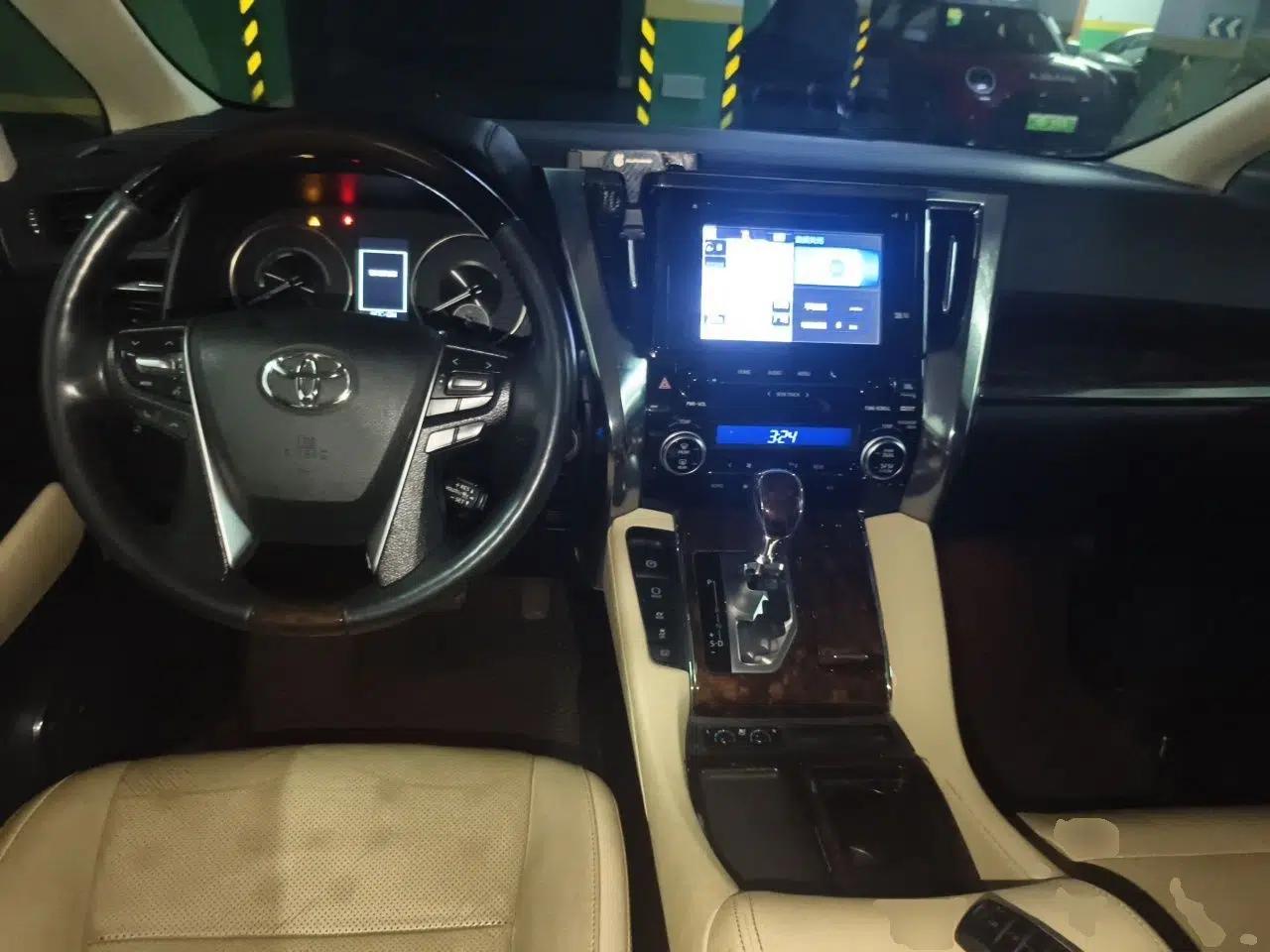 Toyota Alphard 2019 Dual-Engine 2.5L Luxury Edition — миниатюра 9