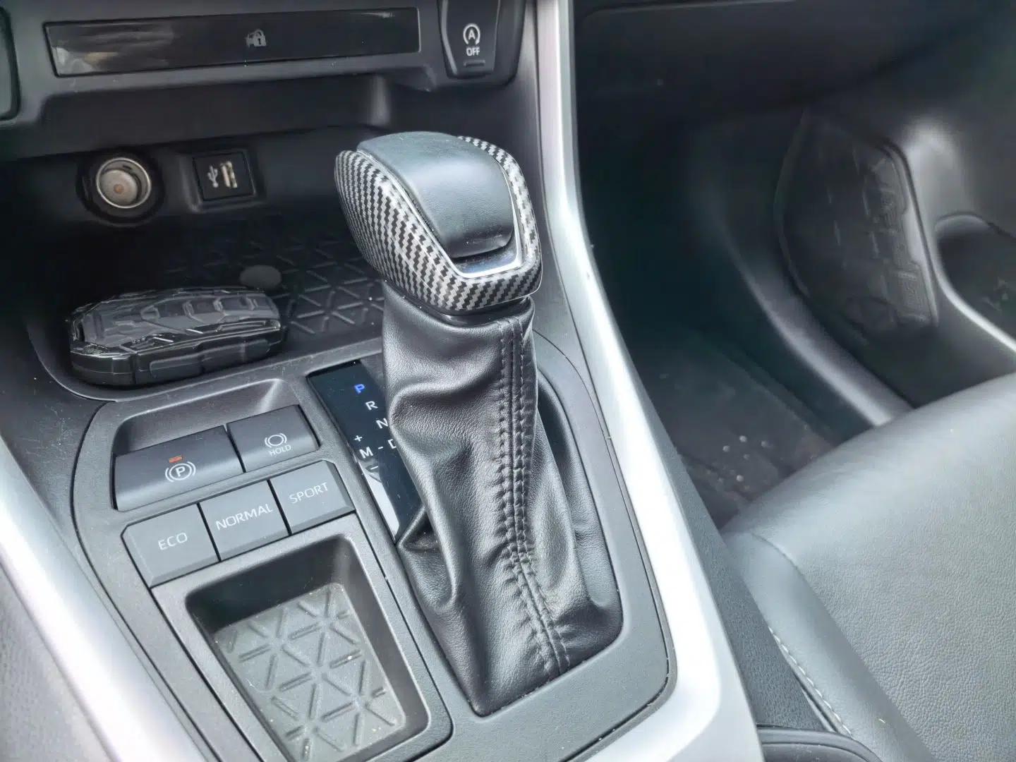 Toyota Wildlander 2023 2.0L CVT Two-Wheel Drive Luxury PLUS Edition — миниатюра 14