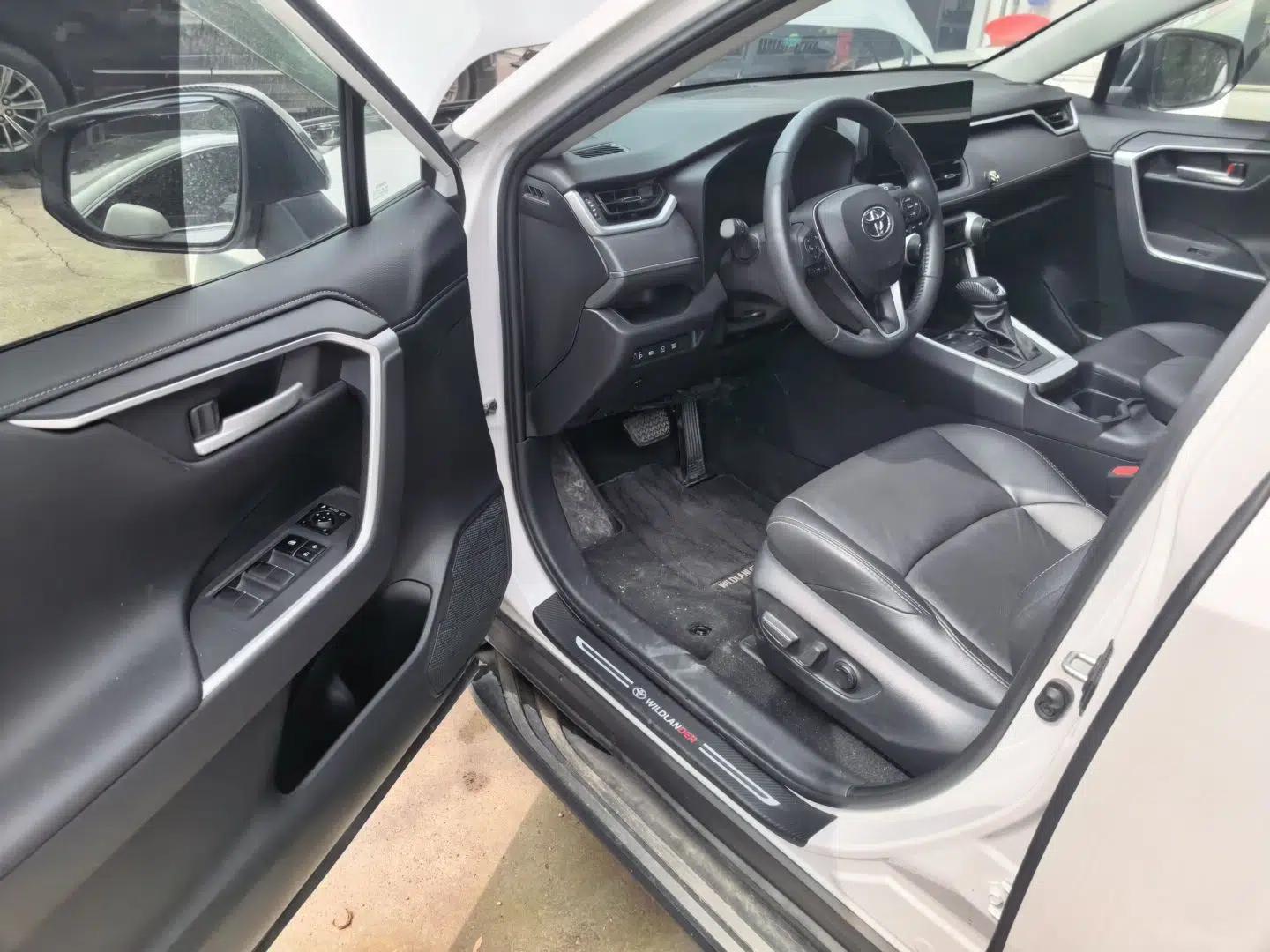 Toyota Wildlander 2023 2.0L CVT Two-Wheel Drive Luxury PLUS Edition — миниатюра 16