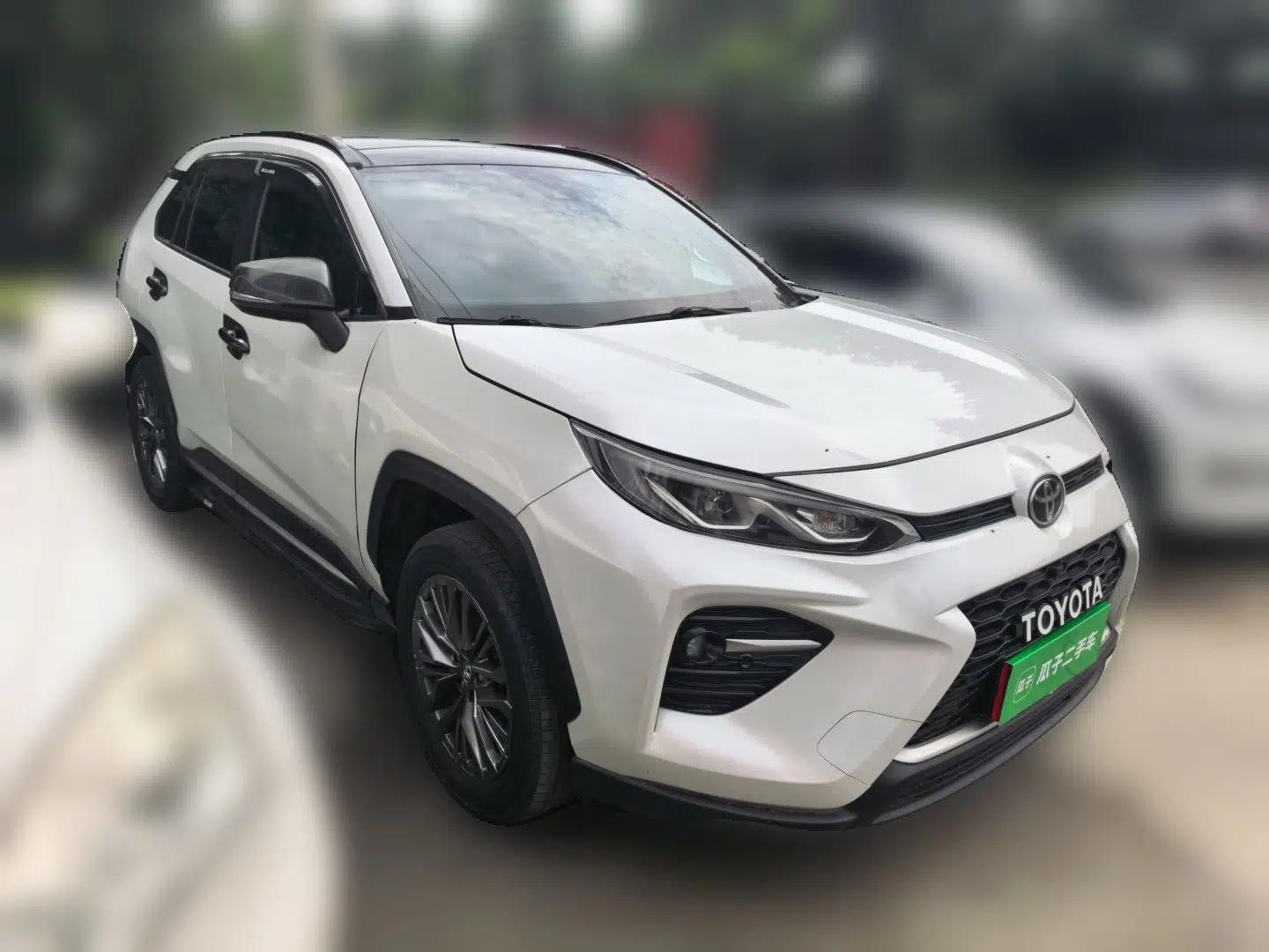 Toyota Wildlander 2023 2.0L CVT Two-Wheel Drive Luxury PLUS Edition — миниатюра 3