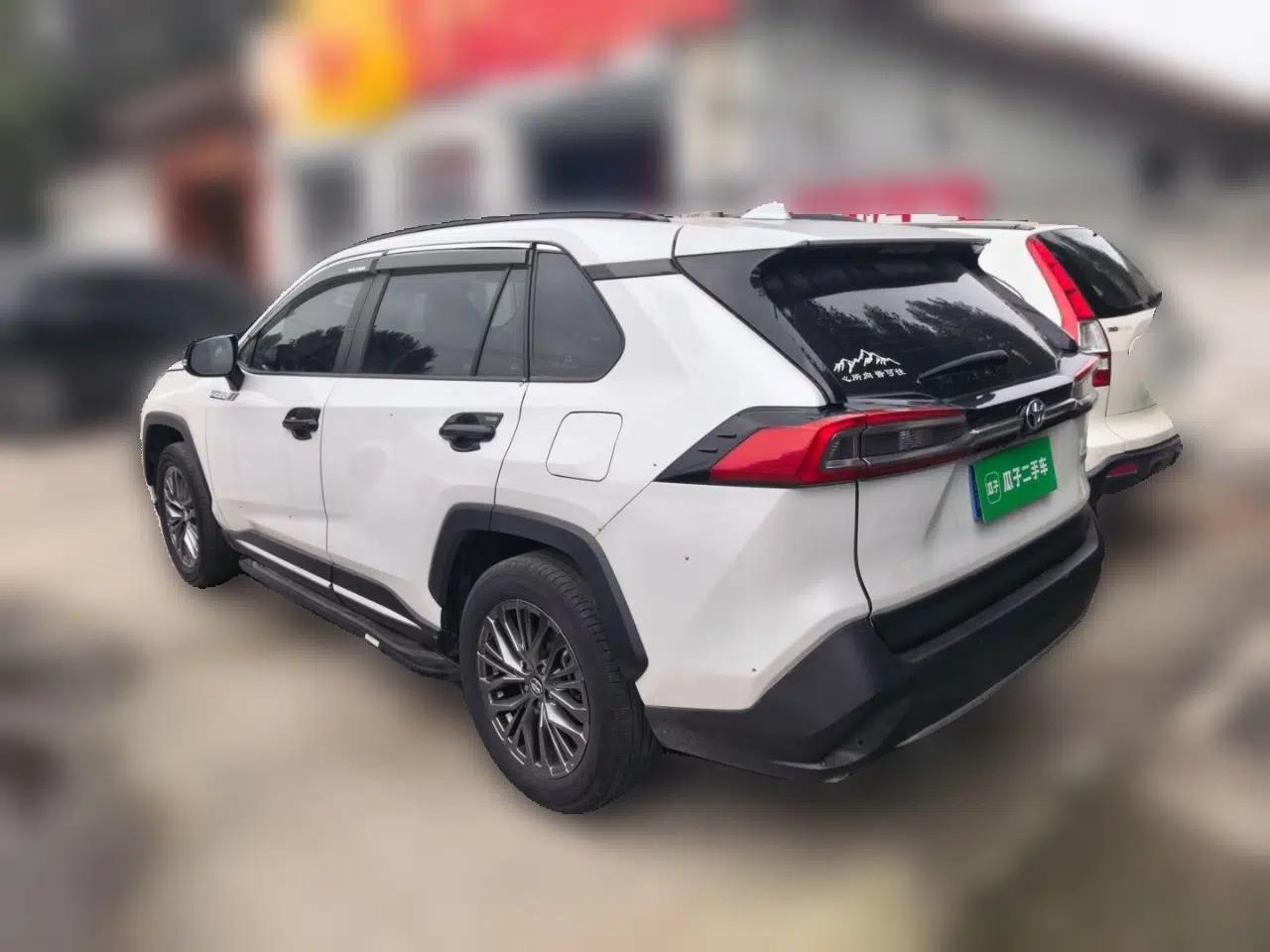 Toyota Wildlander 2023 2.0L CVT Two-Wheel Drive Luxury PLUS Edition — миниатюра 4