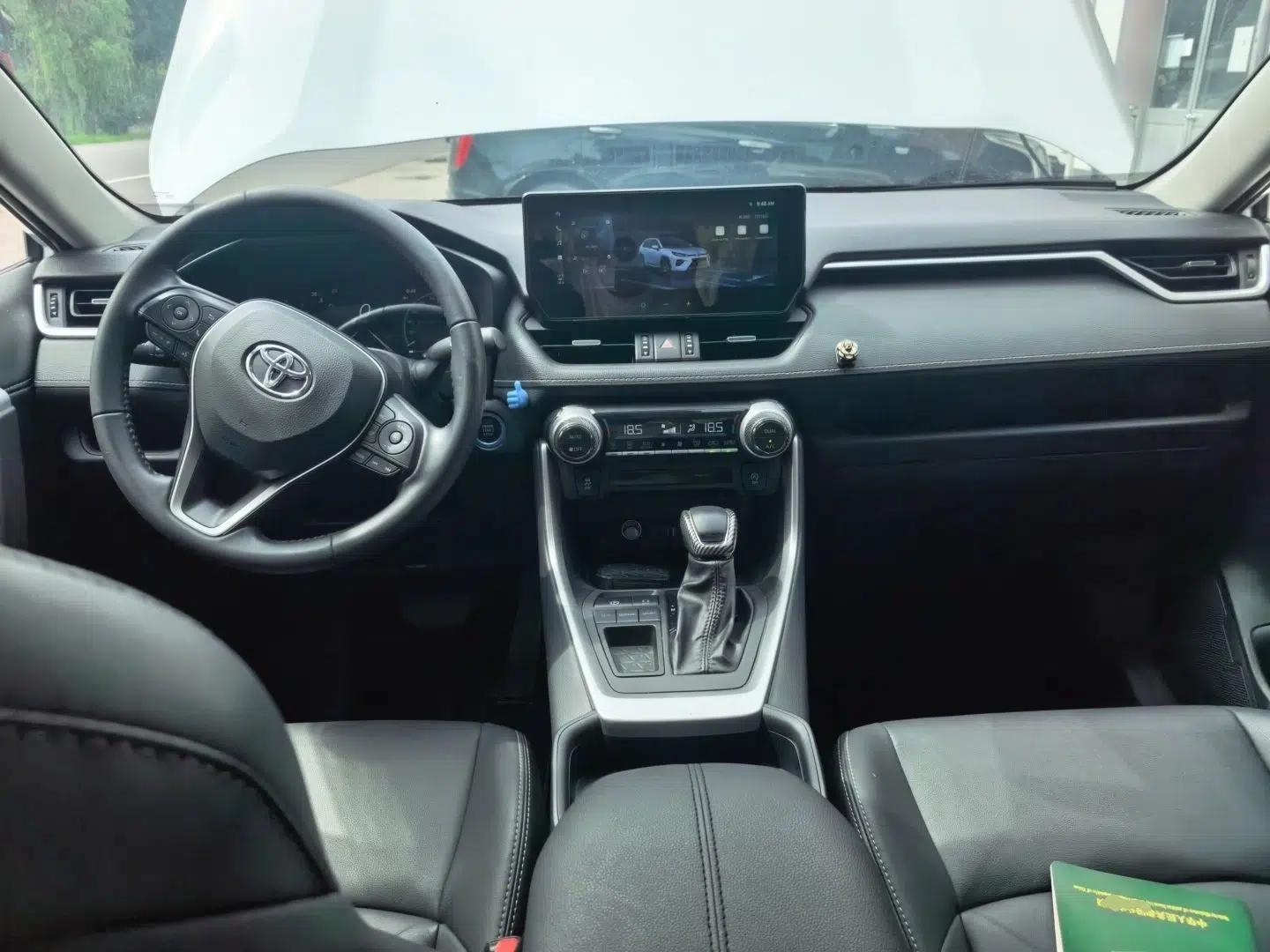 Toyota Wildlander 2023 2.0L CVT Two-Wheel Drive Luxury PLUS Edition — миниатюра 9