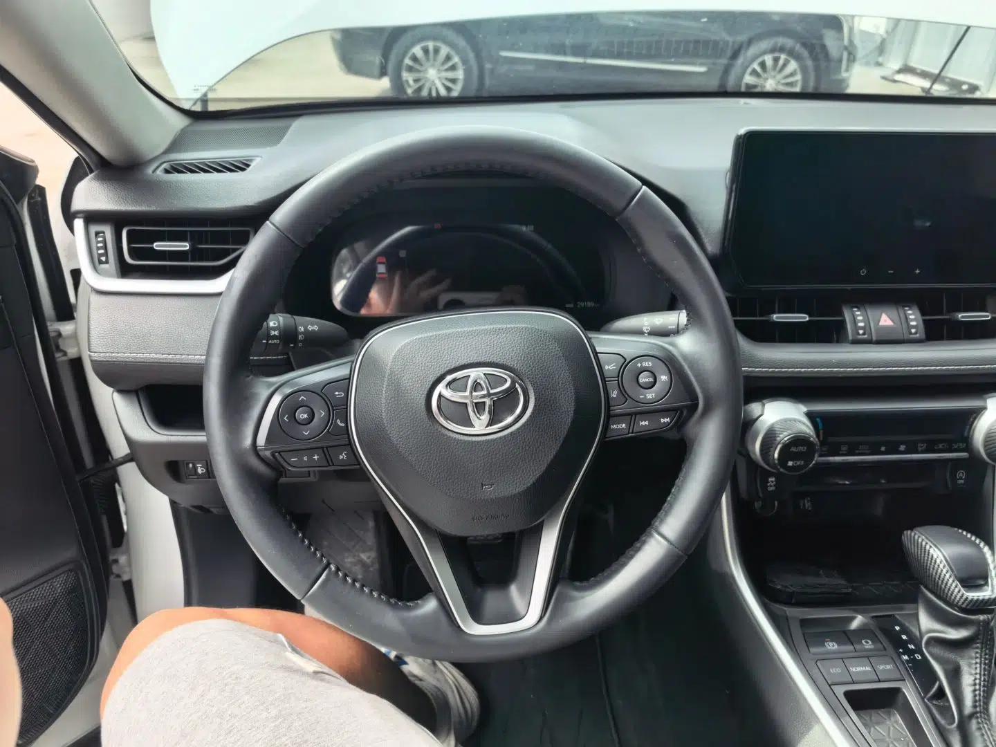 Toyota Wildlander 2023 2.0L CVT Two-Wheel Drive Luxury PLUS Edition — миниатюра 10