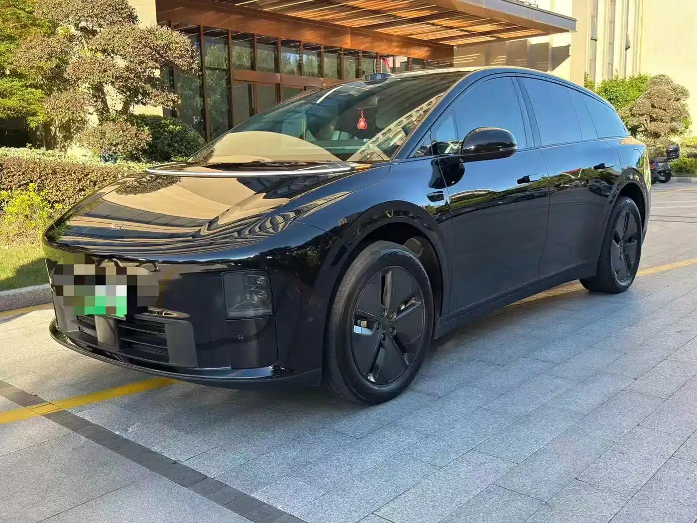 Li Auto i6 2025 Two-Wheel Drive Standard Edition — миниатюра 1