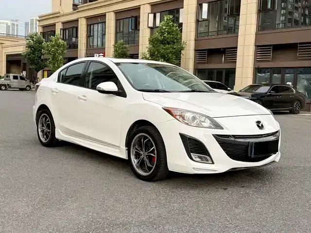 Mazda 3 Axela 2011 Sedan 2.0L Automatic Luxury