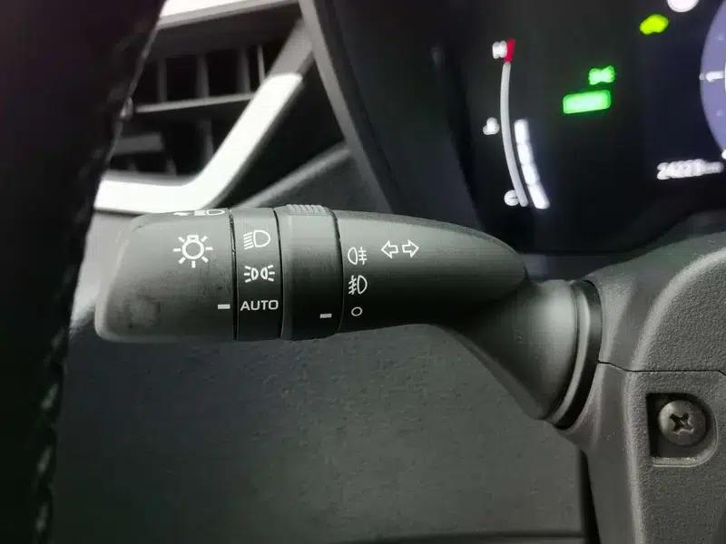 2023 Toyota Corolla Intelligent Hybrid 1.8L E-CVT Elite Edition — миниатюра 17