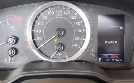 2021 Toyota Corolla 1.2T S-CVT Luxury Edition — миниатюра 7
