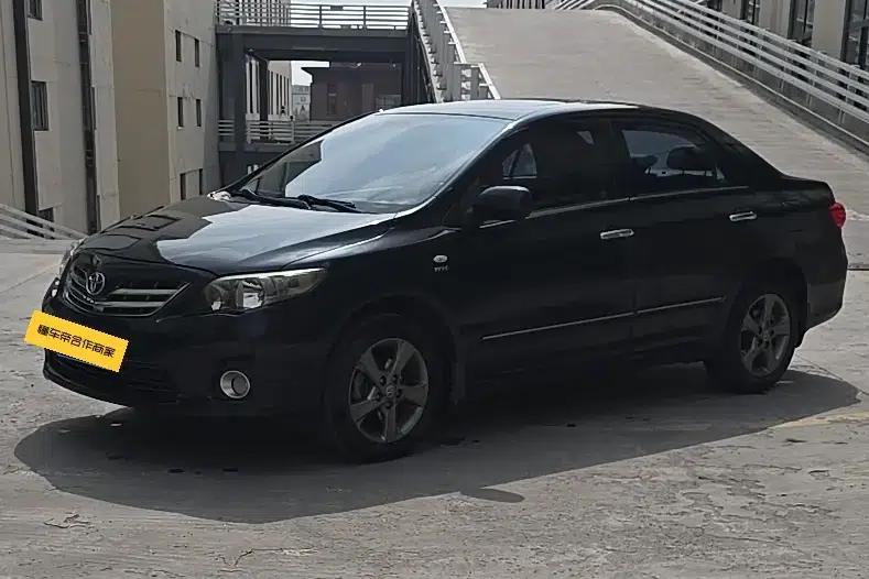 2013 Toyota Corolla Special Edition 1.8L CVT GL-i — миниатюра 1
