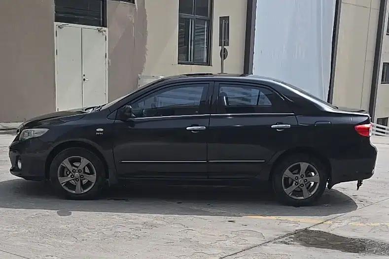 2013 Toyota Corolla Special Edition 1.8L CVT GL-i — миниатюра 3