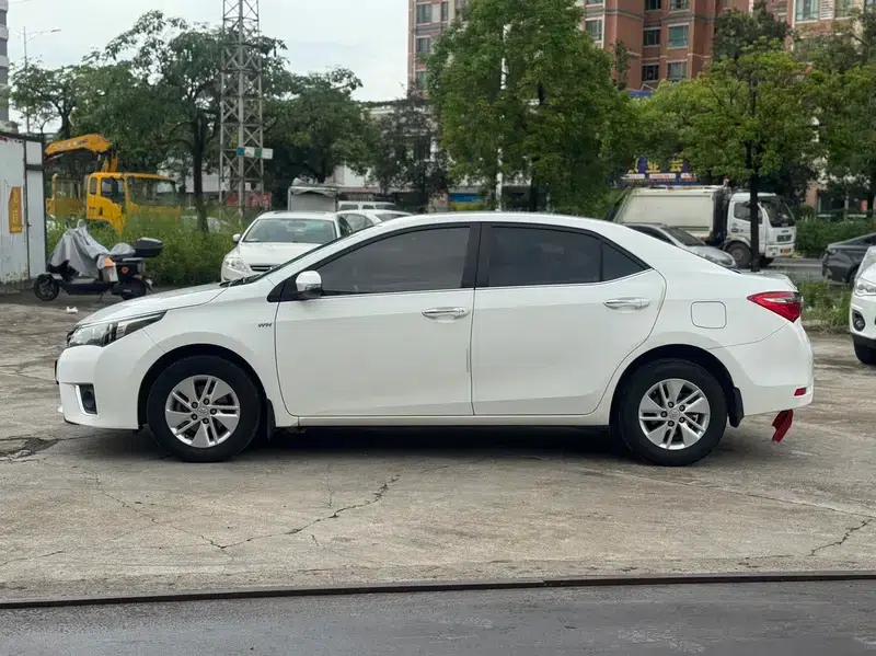 2017 Toyota Corolla Facelift 1.6L S-CVT GL (National V Emission Standard) — миниатюра 4
