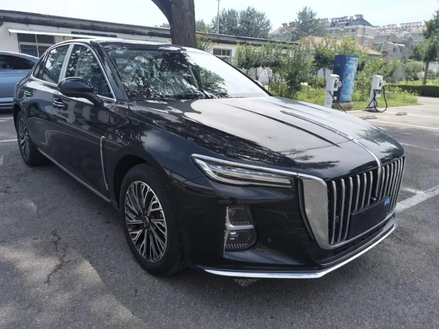 Hongqi H5 2025 2.0T Automatic Flag Edition – 500 000 Units Commemorative Version — миниатюра 3